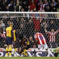 Throw In Maut Penakluk Arsenal