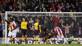 Throw In Maut Penakluk Arsenal