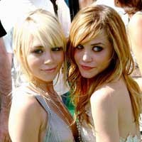 Kembar Olsen Diserang Pencinta Hewan