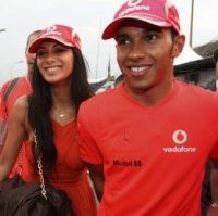 Lihat Lewis, Nicole Mau Pingsan