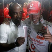 Hamilton Berteriak Lalu Sulit Bicara