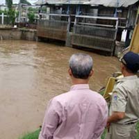 Hadapi Banjir, Petugas Pintu Air Manggarai Ditambah