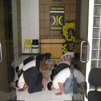 Yakin KarSa Menang, PKS Jatim Sujud Syukur