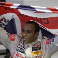 Hamilton Incar Tiga Gelar Demi Mobil Impian