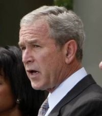 Bush Jaga Jarak dengan McCain