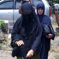 Ingin Jenguk Muklas, Paridah Tiba di Tenggulun Lamongan