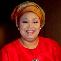 Suami Dewi Hughes Sering Diteror Karena Hutang