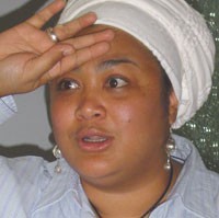 Hughes Santai Suami Diteror Hutang