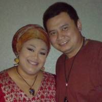 Suami Hughes Dituding Bohong Soal Hutang