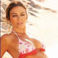 Liz Hurley Berbikini Demi Penderita Kanker
