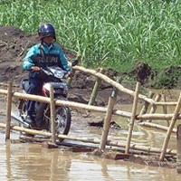Diterjang Banjir Kiriman, Jembatan Kwadungan Putus