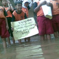 Sekolahnya Kebanjiran, Siswa SD Unjuk Rasa