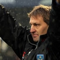 Mau Reunian Eks-Arsenal di Pompey, Adams?