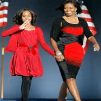 Di Malam Bersejarah Itu, Michelle Obama Tampil Mengejutkan