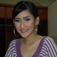 Menikah, Zora Vidyanata Tak Takut Karir Melorot