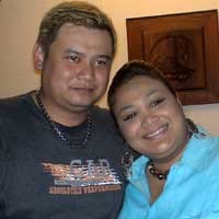 Takut Infotainmen, Suami Hughes Tunda Bayar Hutang