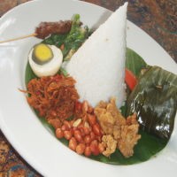 Dibungkam Bebek Krispi dan Nasi Belong Bali Asli