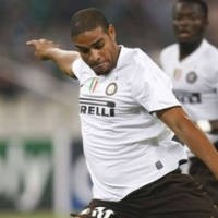 Adriano Cuek-cuekan dengan Mancini