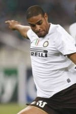 Adriano Cuek-cuekan dengan Mancini