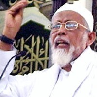 Ustad Baasyir Akan Saksikan Pemakaman Amrozi dan Muklas