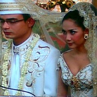 Anting Berlian Mas Kawin Ashraf Untuk BCL