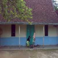 Kursi Plastik dan Terpal Sudah Disiapkan di Rumah Amrozi