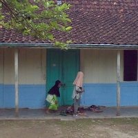 Pelayat Mulai Datangi Rumah Amrozi di Tenggulun