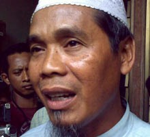 Keluarga Amrozi Kecewa Pengamanan Polisi yang Berlebihan