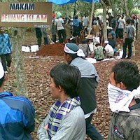 Makam Pejuang Islam di Dekat Kuburan Amrozi