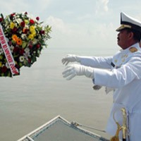 Koarmatim Gelar Upacara Hari Pahlawan dengan Tabur Bunga