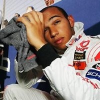 Hamilton Kini Setia Ber-bodyguard