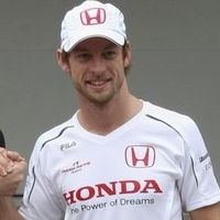 Pakai Mobil Jelek, Button Lebih Oke dari Hamilton