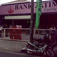 Perekonomian di Raya Darmo Berhenti Berdenyut