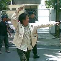 Jelang Penghitungan Suara, Pendukung Cagub Nyaris Bentrok