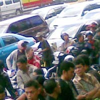 Alain Spiderman Batal Panjat Wisma Mulia, Macet 2 Km
