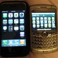 iPhone vs Blackberry, Mana yang Lebih Tahan Banting?