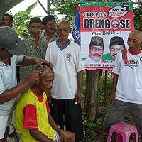 Tetangga Pakde Karwo di Madiun Ramai-ramai Gundul