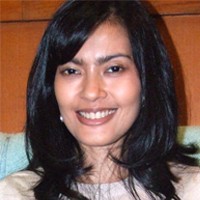 Lola Amaria, Dari Feminin Sampai Kasual