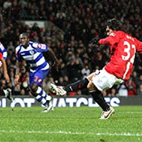 Penalti Tevez Menangkan MU