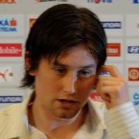 Rosicky Kembali Naik Meja Operasi