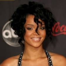 Rihanna Emoh ke Jakarta Walau Diamankan Bak Pejabat