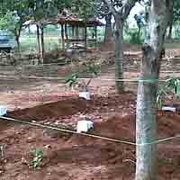 Makam Amrozi Dipagari Tali & Dijaga