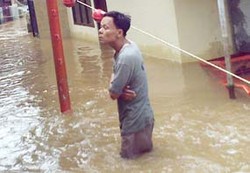 Banjir di Bukit Duri, Anak Sekolah Dipulangkan Lebih Awal