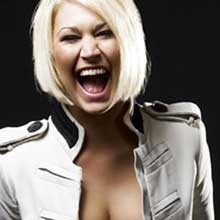 Personel S Club 7 Dipukul Botol Saat Pentas