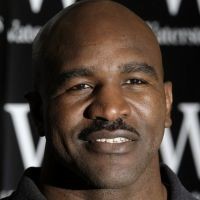 Holyfield Hadapi Valuev