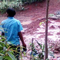 Putrinya Hilang Tertimbun Longsor, Fahrudin Pun Pasrah