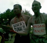 Korban Lumpur Lapindo Kembali Minta Sumbangan di Jalan