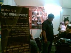 Belajar Fotografi Sambil Bergaul Ala Budhi Ipoeng