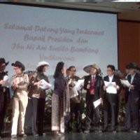 Masakan Indonesia, Band Mariachi, dan Tarian