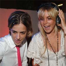 Lindsay Lohan Ragu Cintai Sesama Jenis